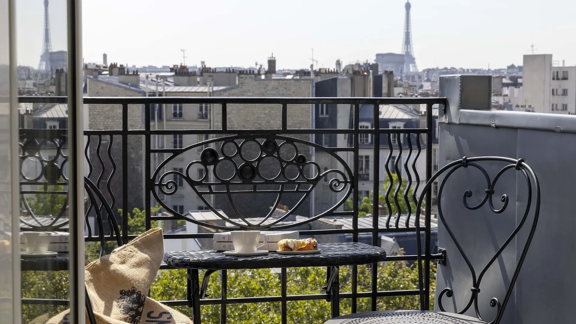 De Banville Hotel