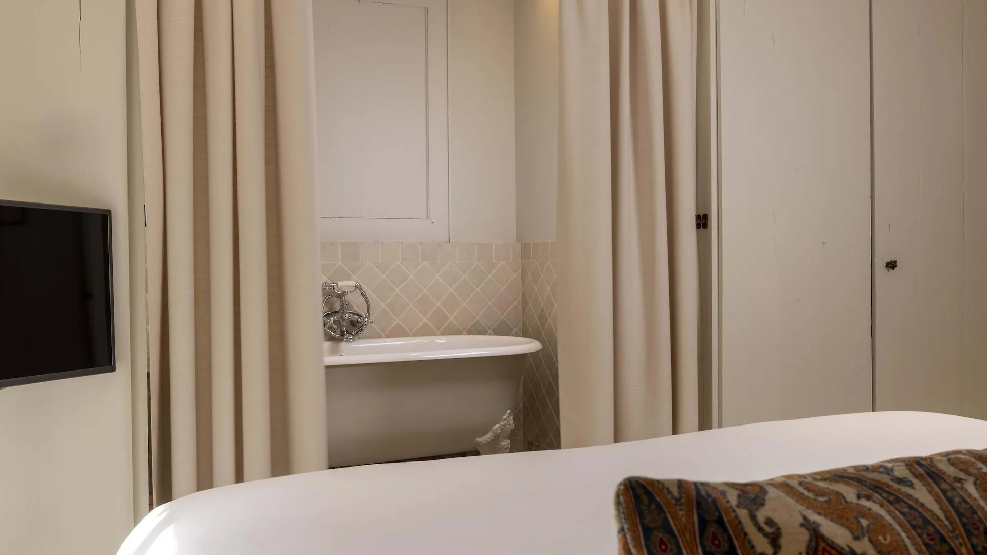 Hotel De Banville 4*